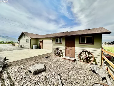 Exterior - 975 N 10th St, Union, OR 97883 photo 7 of 10