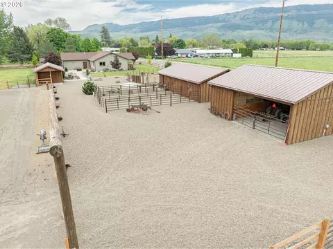 Exterior - 975 N 10th St, Union, OR 97883 photo 1 of 10