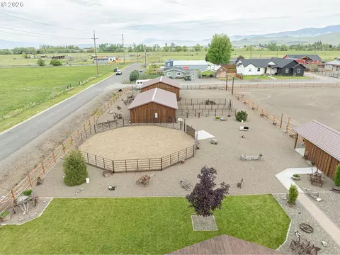 Exterior - 975 N 10th St, Union, OR 97883 photo 2 of 10