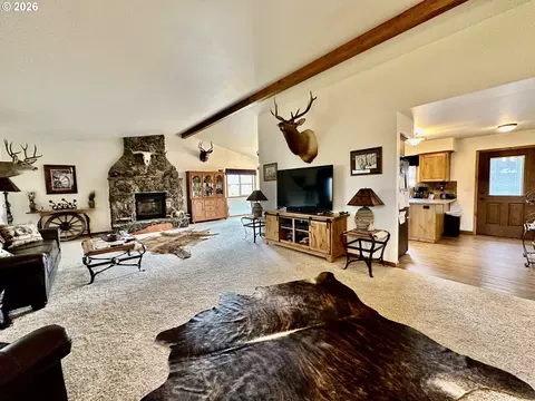 Living - 975 N 10th St, Union, OR 97883 photo 2 of 3