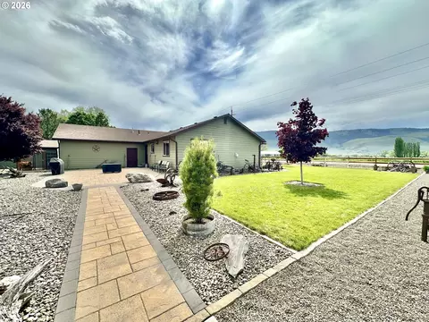 Exterior - 975 N 10th St, Union, OR 97883 photo 6 of 10
