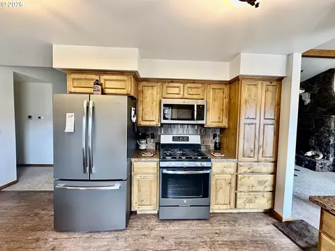 Kitchen - 975 N 10th St, Union, OR 97883 photo 1 of 4