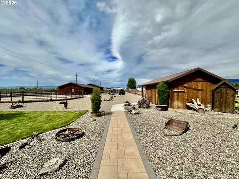 Exterior - 975 N 10th St, Union, OR 97883 photo 9 of 10