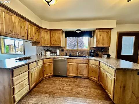 Kitchen - 975 N 10th St, Union, OR 97883 photo 2 of 4