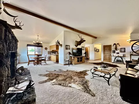Living - 975 N 10th St, Union, OR 97883 photo 1 of 3