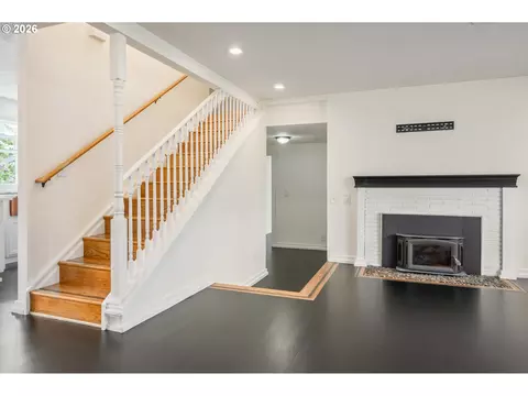 Living - 671 Taney St, Eugene, OR 97402 photo 9 of 9