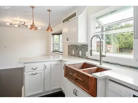 Kitchen - 671 Taney St, Eugene, OR 97402 photo 4 of 6