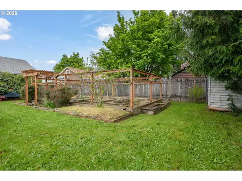 Exterior - 671 Taney St, Eugene, OR 97402 photo 4 of 5