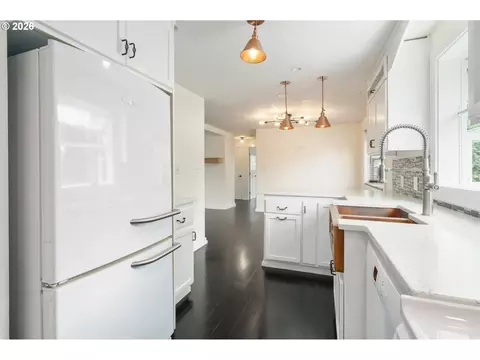 Kitchen - 671 Taney St, Eugene, OR 97402 photo 5 of 6