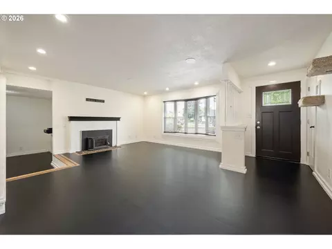 Living - 671 Taney St, Eugene, OR 97402 photo 2 of 9