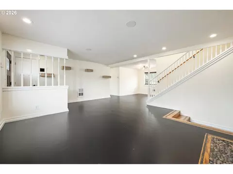 Living - 671 Taney St, Eugene, OR 97402 photo 5 of 9