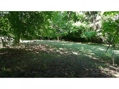 Mclean Blvd, Eugene, OR 97405 photo 2
