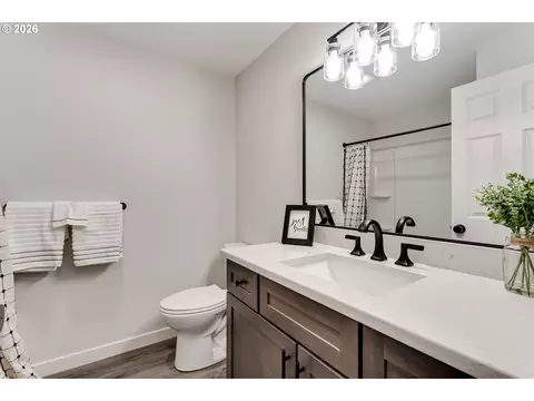 Bath - 236238 S 35th St, Springfield, OR 97478 photo 2 of 3