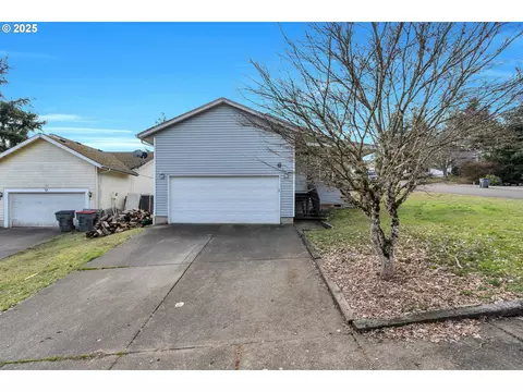 790 SW Pioneer Ct, Willamina, OR 97396
