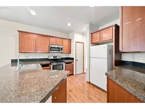 Kitchen - 18255 Antler Ave, Sandy, OR 97055 photo 4 of 5