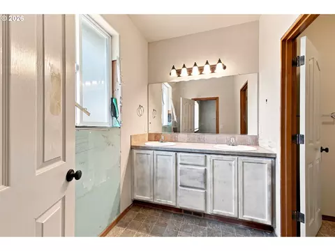 Bath - 18255 Antler Ave, Sandy, OR 97055 photo 2 of 4