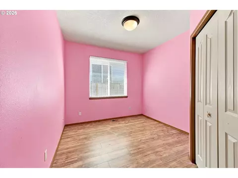 Bedroom - 18255 Antler Ave, Sandy, OR 97055 photo 5 of 7
