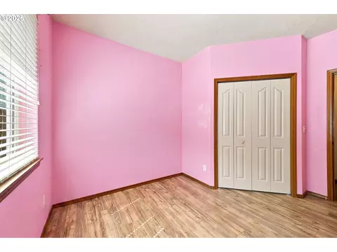 Bedroom - 18255 Antler Ave, Sandy, OR 97055 photo 6 of 7