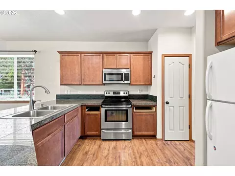 Kitchen - 18255 Antler Ave, Sandy, OR 97055 photo 2 of 5