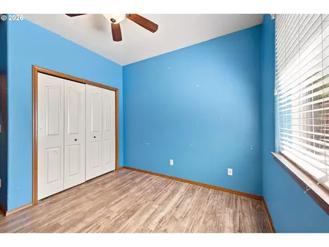 Bedroom - 18255 Antler Ave, Sandy, OR 97055 photo 4 of 7