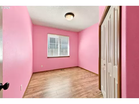 Bedroom - 18255 Antler Ave, Sandy, OR 97055 photo 7 of 7