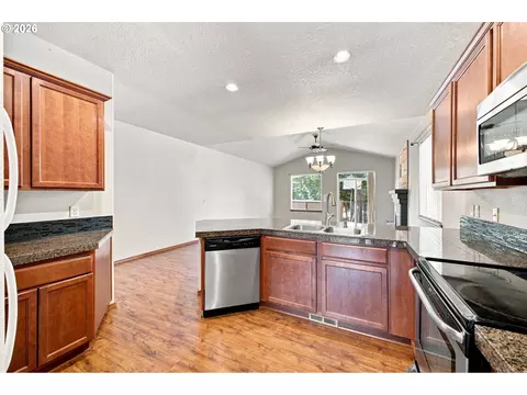 Kitchen - 18255 Antler Ave, Sandy, OR 97055 photo 3 of 5