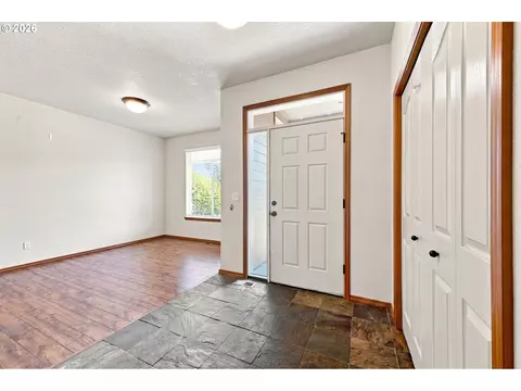Entry Way - 18255 Antler Ave, Sandy, OR 97055 photo 1 of 3