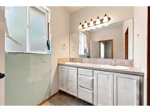 Bath - 18255 Antler Ave, Sandy, OR 97055 photo 1 of 4