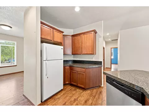 Kitchen - 18255 Antler Ave, Sandy, OR 97055 photo 5 of 5