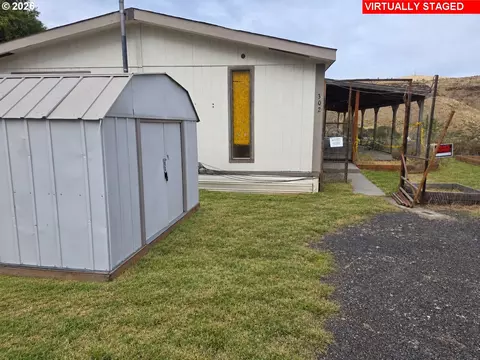 302 2nd St, Maupin, OR 97037