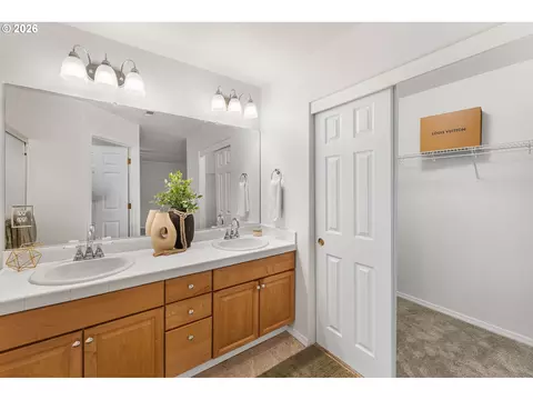 Bath - 807 SE 197th Ave, Camas, WA 98607 photo 3 of 4