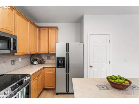 Kitchen - 807 SE 197th Ave, Camas, WA 98607 photo 4 of 4