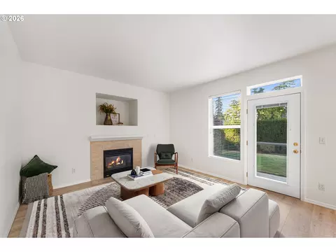 Living - 807 SE 197th Ave, Camas, WA 98607 photo 3 of 6