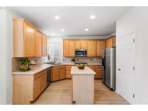Kitchen - 807 SE 197th Ave, Camas, WA 98607 photo 1 of 4