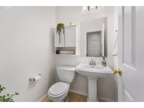 Bath - 807 SE 197th Ave, Camas, WA 98607 photo 1 of 4