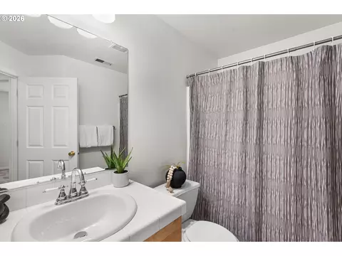 Bath - 807 SE 197th Ave, Camas, WA 98607 photo 4 of 4