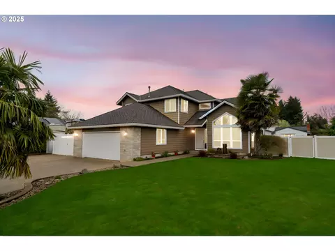 318 NE 16th Ave, Hillsboro, OR 97124