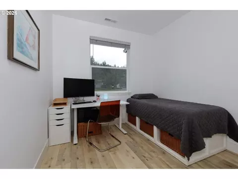 Bedroom - 252 Estabrook Rd, Carson, WA 98610 photo 2 of 3