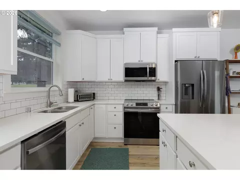 Kitchen - 252 Estabrook Rd, Carson, WA 98610 photo 2 of 2