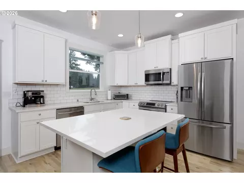 Kitchen - 252 Estabrook Rd, Carson, WA 98610 photo 1 of 2