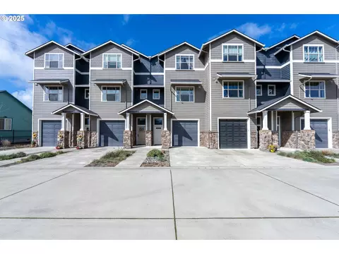 1344 Seagate Ave, Coos Bay, OR 97420