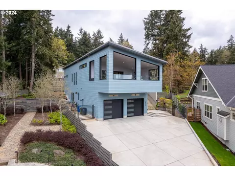 2484 Panorama Dr, Eugene, OR 97405