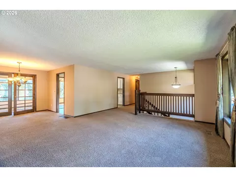Living - 1968 SW 25th St, Gresham, OR 97080 photo 3 of 8