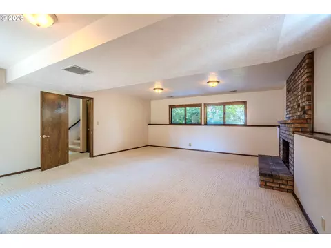 Living - 1968 SW 25th St, Gresham, OR 97080 photo 7 of 8