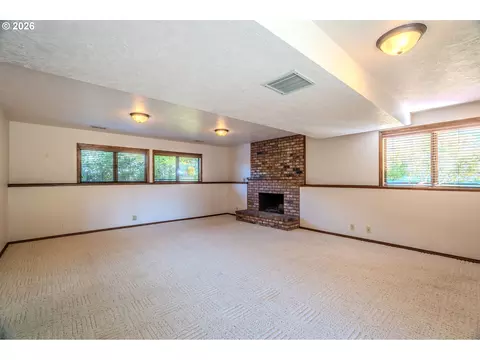 Living - 1968 SW 25th St, Gresham, OR 97080 photo 8 of 8
