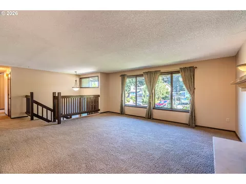 Living - 1968 SW 25th St, Gresham, OR 97080 photo 4 of 8