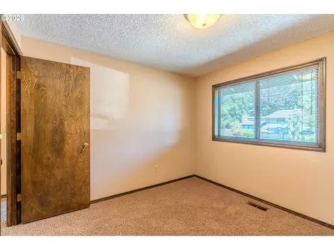 Bedroom - 1968 SW 25th St, Gresham, OR 97080 photo 5 of 5