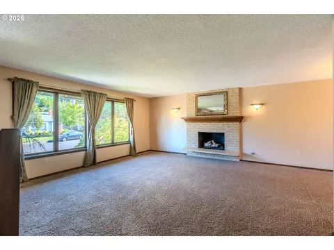 Living - 1968 SW 25th St, Gresham, OR 97080 photo 1 of 8