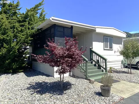 15889 Sunset Strip #17, Brookings, OR 97415
