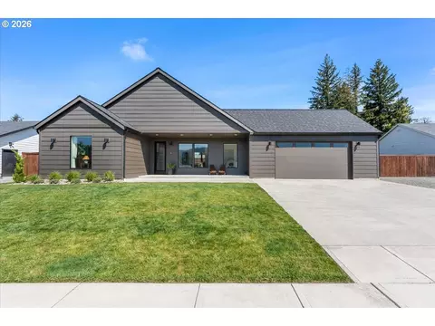 106 W Mcdowell Ct, Yacolt, WA 98675